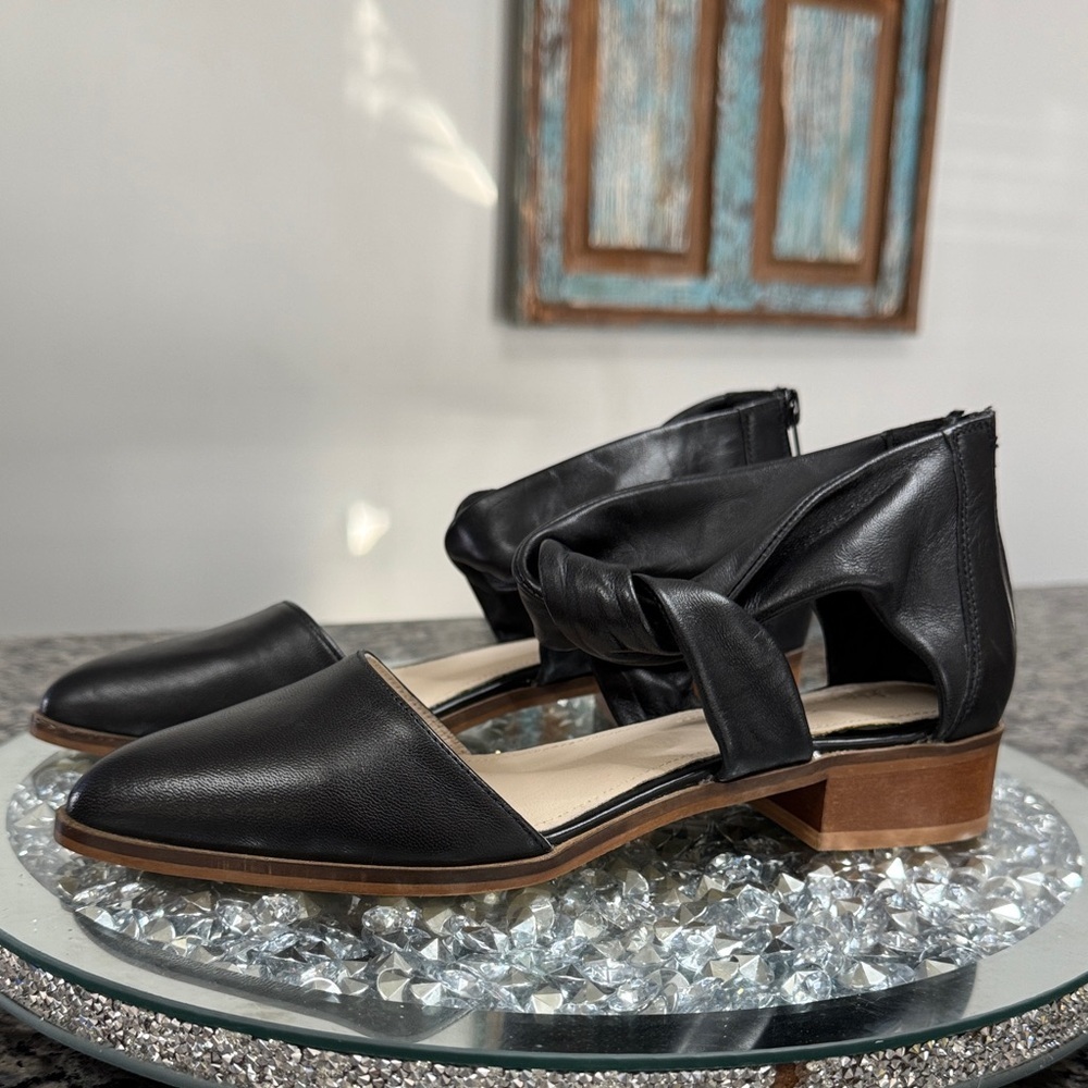 Journee Collection Black leather Taylor pump shoes NEW 7.5
